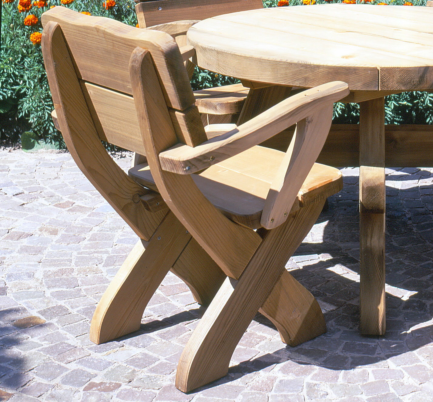 Gartenmöbel und Zubehör rustikal Eifel Stuhl mit Armlehne kaufen