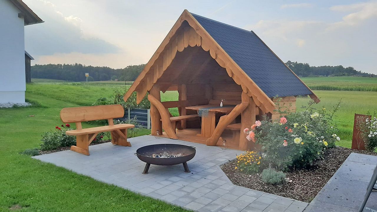 Gartenlaube Rustika 3545 aus Rundholz